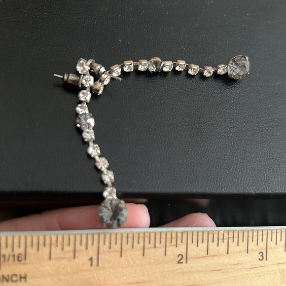 ๐๐๐๐Vintage Dark Grey and Clear Crystal Dangle Earrings - Picture 7 of 8